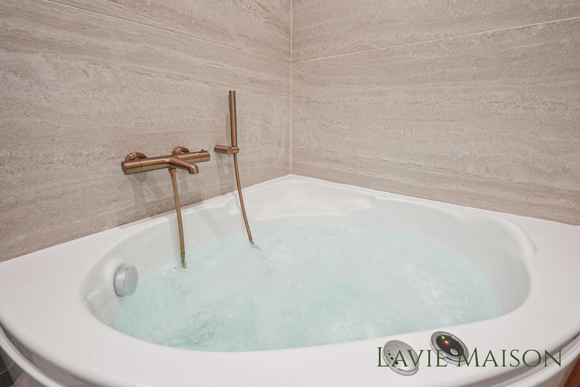 Lavie Maison Central & Hot Tub Bordeaux Bagian luar foto