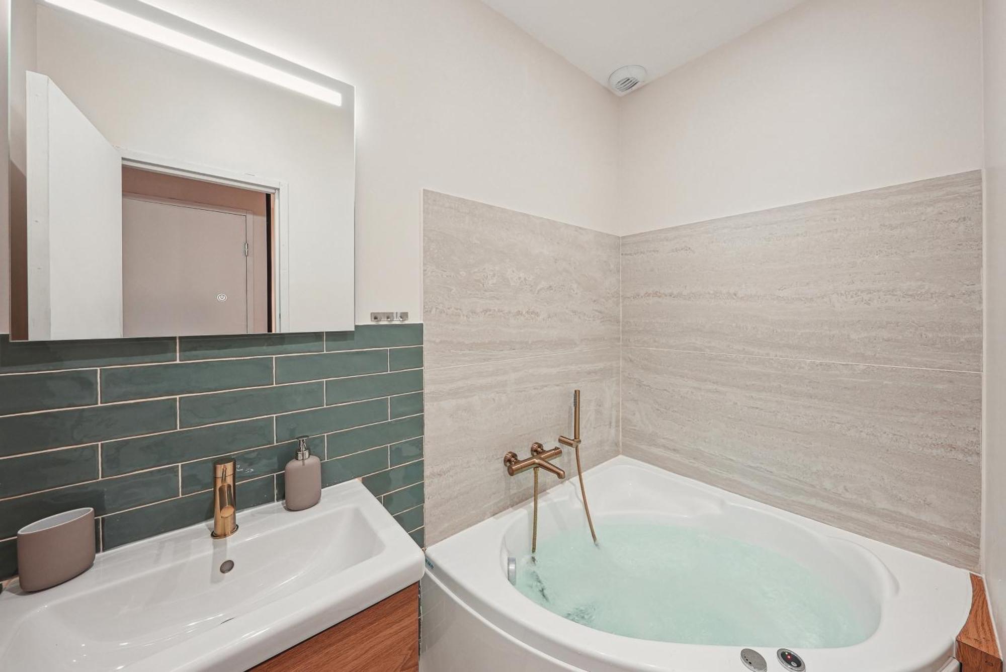 Lavie Maison Central & Hot Tub Bordeaux Bagian luar foto